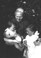 Jeanette Gottlieb with Susie Stern and Beate Stern (Bea Karp)